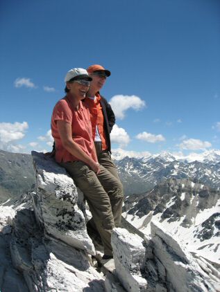 Yvonne Z. und Irene am Bella-Tola-Gipfel