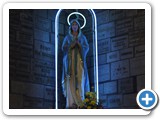 glise Notre-Dame, Marie avec panneaux de dvotion