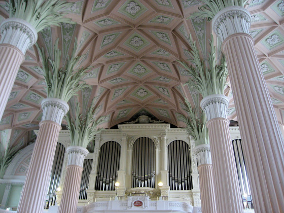 colonnes noclassiques dans l'glise Saint-Nicolas
