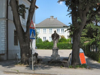Statue de Nepomuk Place de l'glise de Sieghartskirchen