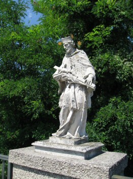 Statue de Nepomuk sur le pont traversant la Traisen prs de Herzogenburg