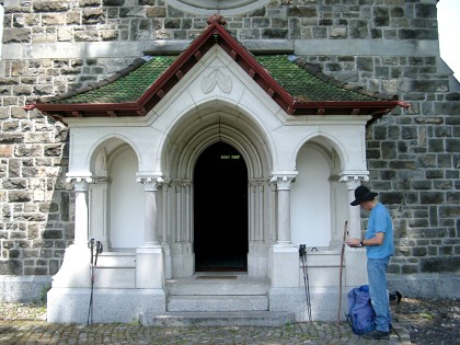 Eingang zur Anna-Kapelle