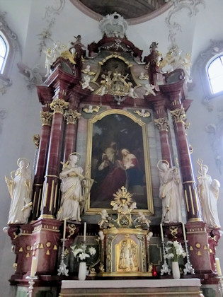der barocke Altar in der Kirche St. Fiden