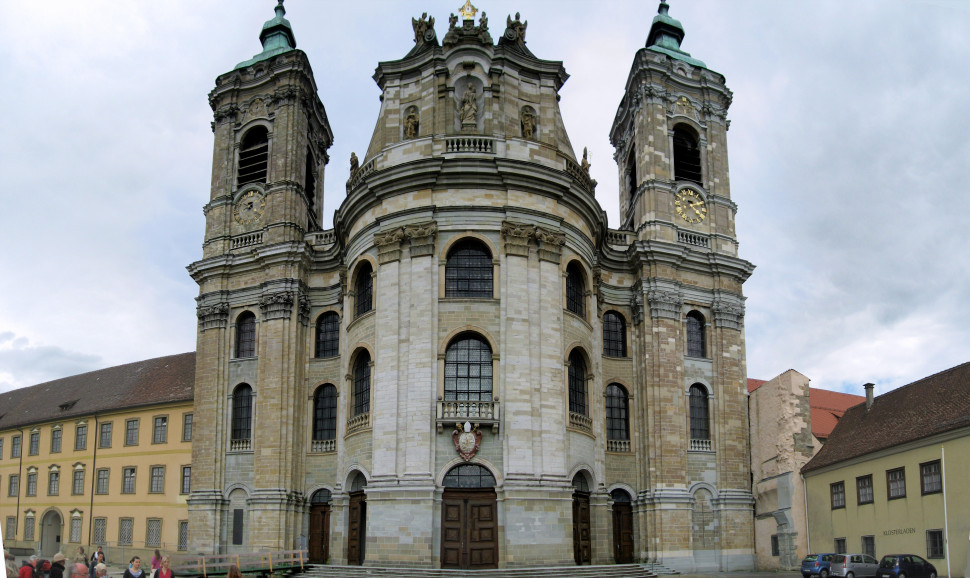 Front der barocken Kloster Kirche Weingarten