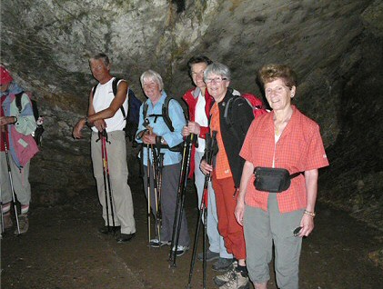 Gruppe in der Höhle