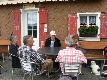 mit Walti am Tisch