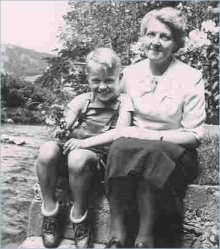 Klein Gerhard und Mamma