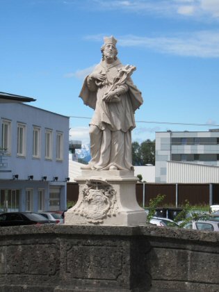 Statue de Nepomuk près du pont de la Plaine