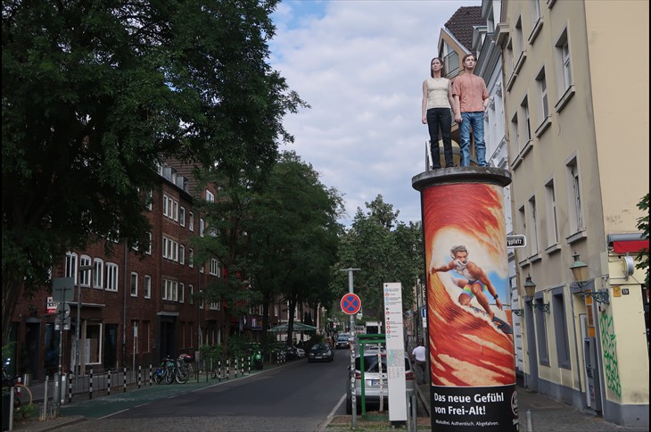 moderne Kunst: Säulenheilige moderne Kunst: Säulenheilige