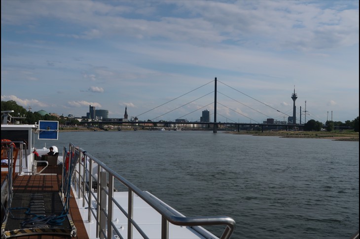 Theodor Heuss Brücke und Rheinturm Theodor Heuss Brücke und Rheinturm