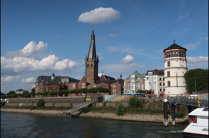 St. Lambertus Kirche und Schlossturm St. Lambertus Kirche und Schlossturm