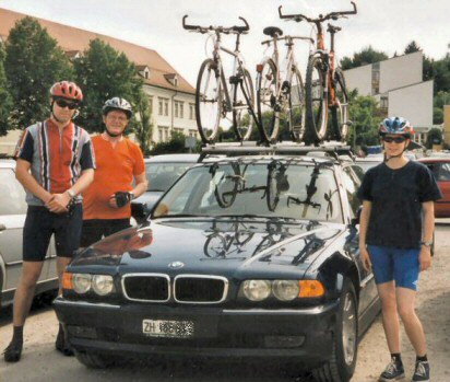 Gerhard, Stefan und Babsi mit Velo beim Start in Passau