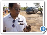Notre guide cambodgien n'a pas peur des tarentules