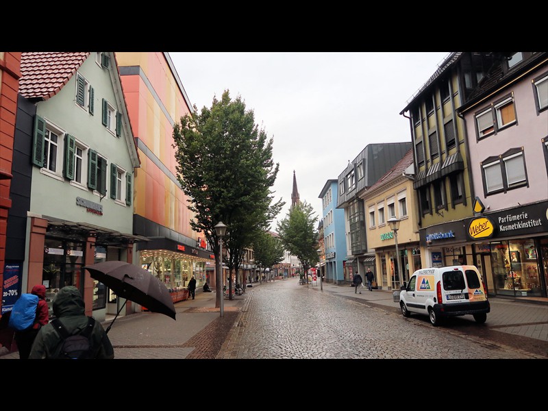 Rue principale (zone piétonne) Rue principale (zone piétonne)
