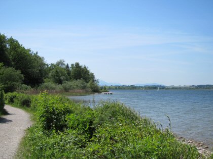 Chemin de rive au lac Wallersee