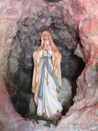 Muttergottes in der Lourdes Grotte