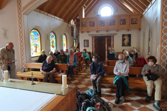 Groupe dans la chapelle