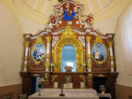 Ermita de Nuestra Se&ntilde;ora de los Perales, Altar