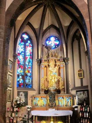 autel latéral gauche avec la statue de la Vierge Marie