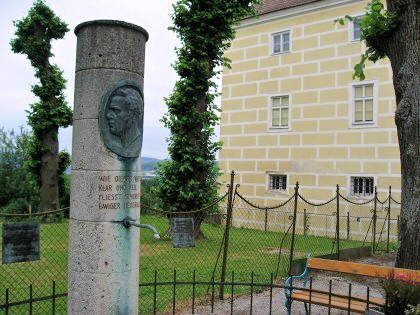 Schubert Brunnen beim Schloss Ochsenburg